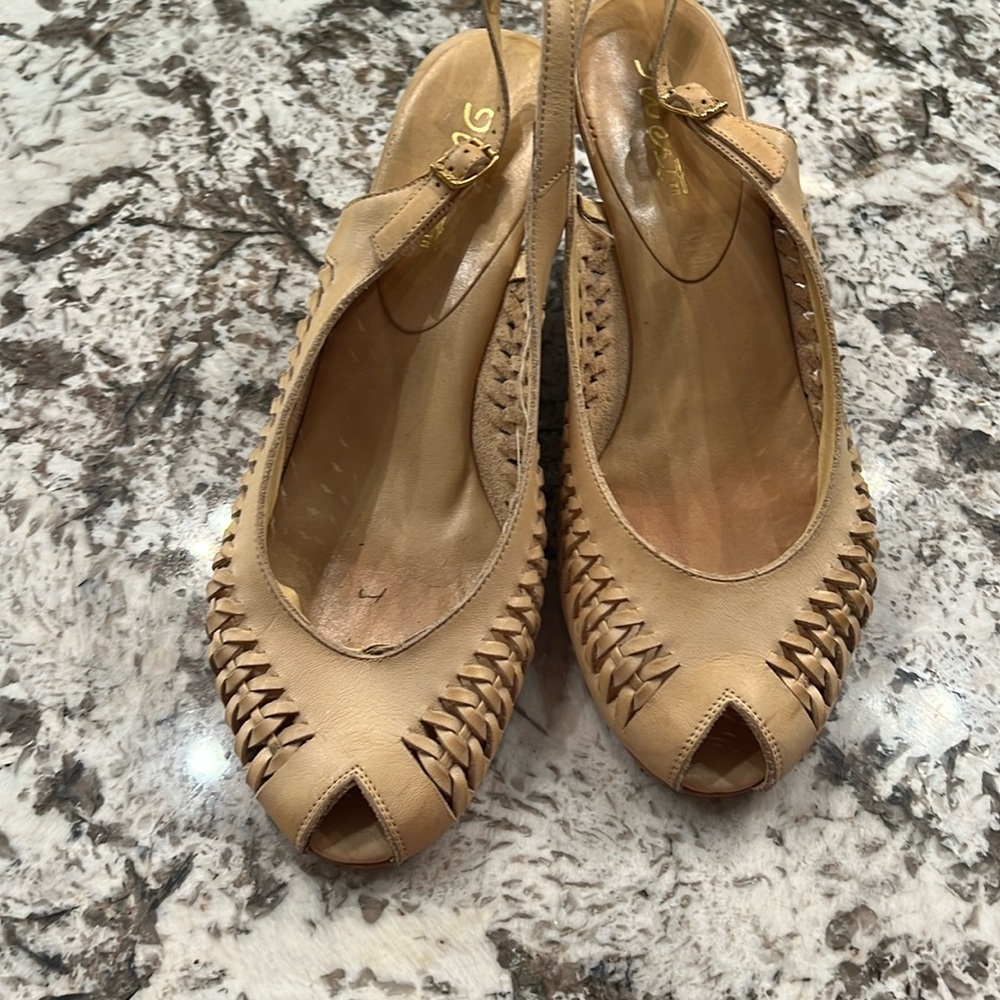 Tan 9westcute needs little work 8 1/2M nice heals